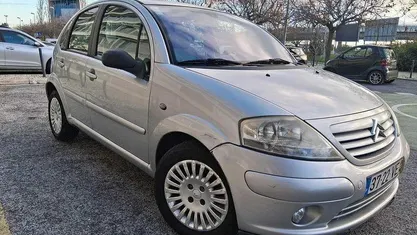 Cinzento Usado 2003 Citroën C3 Exclusive Sedan | € 2.350 (Super Preço)