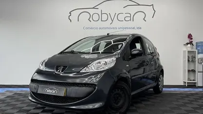 Usado Peugeot 107 68 HP (50 kW) 2008 Cinzento Citadino