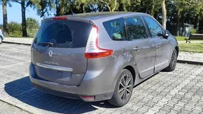 Cinzento Usado 2013 Renault Scénic Monovolume | € 8.000 (Preço justo)