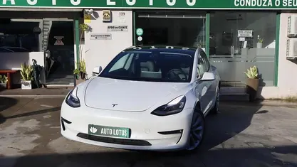 Branco Usado 2020 Tesla Model 3 Sedan | € 21.970 (Preço justo)