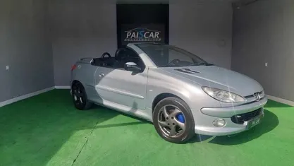 Usado Peugeot 206 109 HP (80 kW) 2003 Cinzento Cabrios