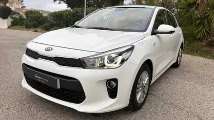 Branco Usado 2017 Kia Rio | € 9.899 (Bom preço)