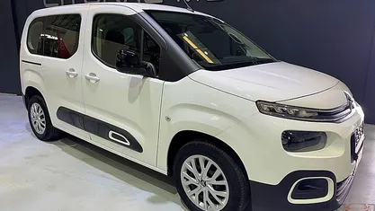 Usado Citroën Berlingo Feel 110 HP (80 kW) 2021 Branco Monovolume