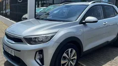 Cinzento Usado 2023 Kia Stonic SUV | € 17.500 (Preço justo)