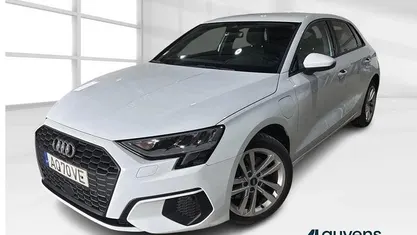 Branco Usado 2022 Audi A3 Sportback e-tron Citadino | € 26.400 (Preço justo)