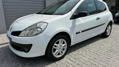 Usado Renault Clio II Dynamique 85 HP (62 kW) 2008 Citadino