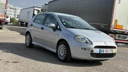 Cinzento Usado 2014 Fiat Punto S Citadino | € 5.990 (Bom preço)