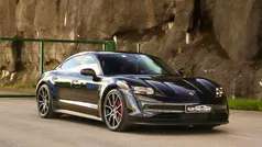 Preto Usado 2023 Porsche Taycan Sedan | € 87.500 (Preço justo)