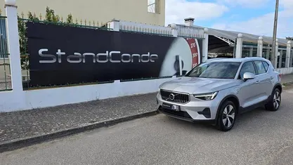 Cinzento Usado 2022 Volvo XC40 SUV | € 31.900 (Preço justo)