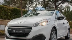 Branco Usado 2017 Peugeot 208 Active Citadino | € 10.400 (Preço justo)