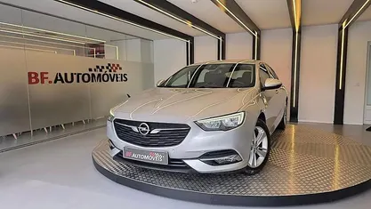 Usado Opel Insignia Innovation 110 HP (80 kW) 2018 Cinzento Sedan