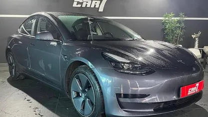 Usado 2021 Tesla Model 3 Standard Range Plus Sedan | € 26.500 (Preço justo)