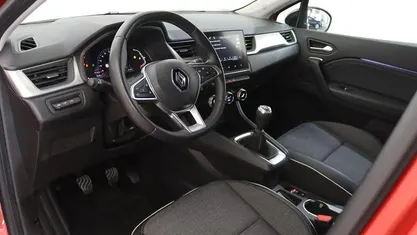 Usado Renault Captur 90 HP (66 kW) 2023 Outra SUV