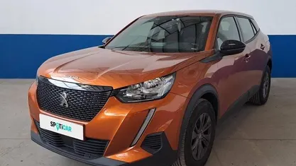Usado Peugeot 2008 Active 100 HP (73 kW) 2023 Laranja SUV