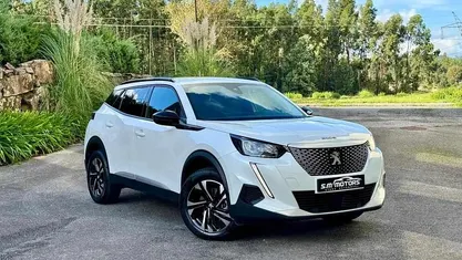 Branco Usado 2022 Peugeot e-2008 SUV | € 23.000 (Preço justo)