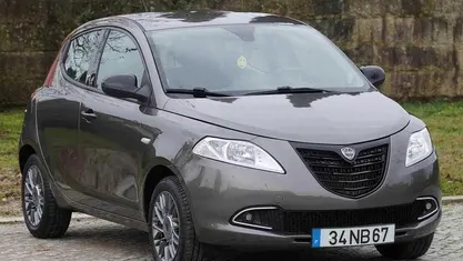 Cinzento Usado 2012 Lancia Ypsilon Citadino | € 6.900 (Preço justo)