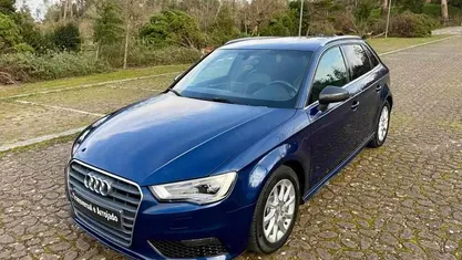 Usado Audi A3 Attraction 110 HP (80 kW) 2013 Azul Sedan