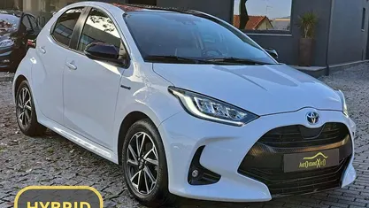 Usado Toyota Yaris Hybrid 115 HP (84 kW) 2021 Branco Citadino