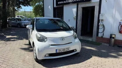 Usado Toyota iQ 68 HP (50 kW) 2009 Branco Citadino