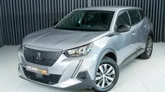 Cinzento Usado 2023 Peugeot e-2008 SUV | € 20.750 (Bom preço)