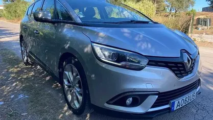 Cinzento Usado 2017 Renault Grand Scénic IV Luxe Monovolume | € 12.950 (Preço justo)