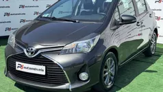 Cinzento Usado 2015 Toyota Yaris Active Citadino | € 10.990 (Preço justo)