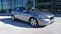 Cinzento Usado 2018 Volvo V40 Kinetic Carrinha | € 17.900 (Preço justo)