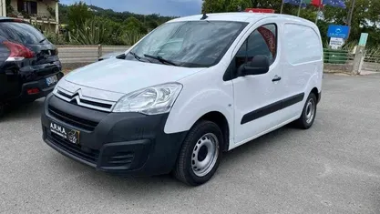 Branco Usado 2017 Citroën Berlingo Feel Monovolume | € 12.750 (Preço justo)