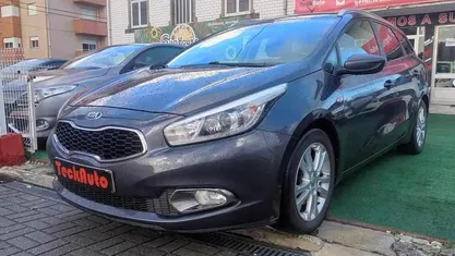 Usado Kia Ceed Sportswagon 90 HP (66 kW) 2014 Cinzento Carrinha