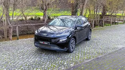 Usado Hyundai Kauai Premium 100 kW (136 HP) 2022 Preto SUV