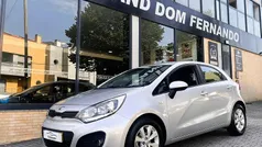 Cinza Usado 2013 Kia Rio EX Citadino | € 7.000 (Preço justo)