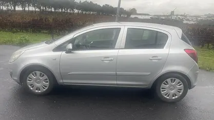 Cinza Usado 2007 Opel Corsa Enjoy Citadino | € 4.500 (Preço justo)