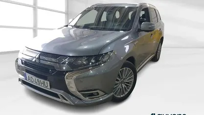 Cinzento Usado 2020 Mitsubishi Outlander P-HEV | € 23.900 (Preço justo)