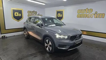 Cinza Usado 2020 Volvo XC40 Momentum SUV | € 26.500 (Preço justo)