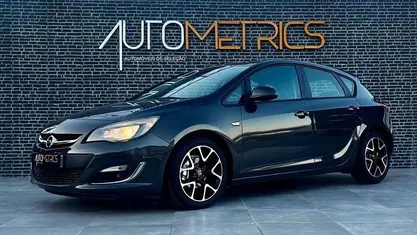 Usado Opel Astra Executive 95 HP (69 kW) 2012 Cinza escuro Citadino