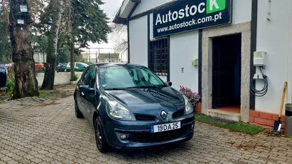 Usado Renault Clio II Dynamique 75 HP (55 kW) 2007 Citadino