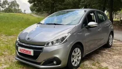 Usado Peugeot 208 Allure 102 HP (75 kW) 2019 Citadino