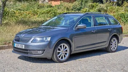 Cinzento Usado 2014 Skoda Octavia Carrinha | € 8.500 (Preço justo)