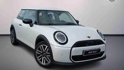 Branco Usado 2024 Mini Cooper Classic Citadino | € 31.900 (Bom preço)