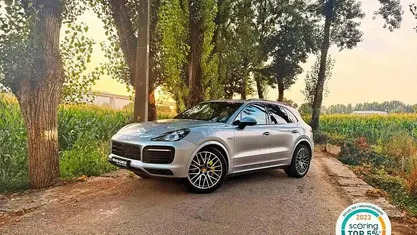 Cinzento Usado 2019 Porsche Cayenne SUV | € 59.990 (Bom preço)