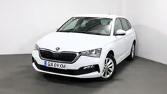 Branco Usado 2023 Skoda Scala Ambition Citadino | € 18.190 (Preço justo)