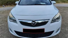 Branco Usado 2015 Opel Astra Selection Citadino | € 8.750 (Preço justo)