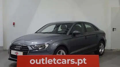 Usado Audi A3 Business 116 HP (85 kW) 2019 Cinzento escuro Sedan