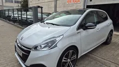 Branco Usado 2017 Peugeot 208 GT-line Citadino | € 11.900 (Preço justo)