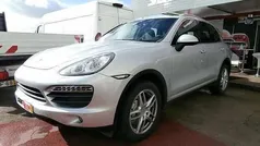 Cinzento Usado 2011 Porsche Cayenne SUV | € 30.000
