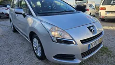 Cinzento Usado 2012 Peugeot 5008 Active Monovolume | € 8.450 (Preço justo)