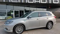 Cinza Usado 2019 Mitsubishi Outlander P-HEV Instyle SUV | € 29.500