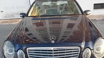 Azul Usado 2006 Mercedes E270 Sedan | € 9.880 (Preço justo)