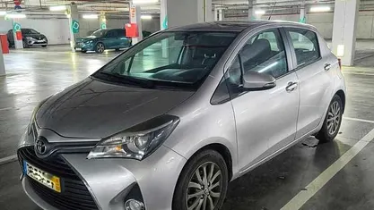 Cinzento Usado 2016 Toyota Yaris Citadino | € 11.000 (Preço justo)