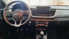 Azul Usado 2024 Kia Stonic SUV | € 19.749 (Preço justo)
